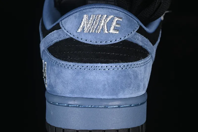 All Categories Nk SB Dunk Series Nk SB Dunk Low Low-top sneakers Supreme x Nike Dunk SB Dunk Low joint black and blue low-top casual skateboard shoes HQ8487-400